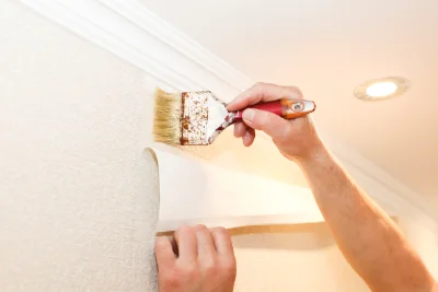 Pose de papier peint à Denier — revêtements muraux et toiles de verre